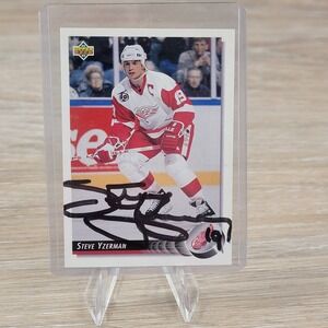 Steve Yzerman Signed 1992 Upper Deck NHL Hockey Card Detroit Red Wings Autograph